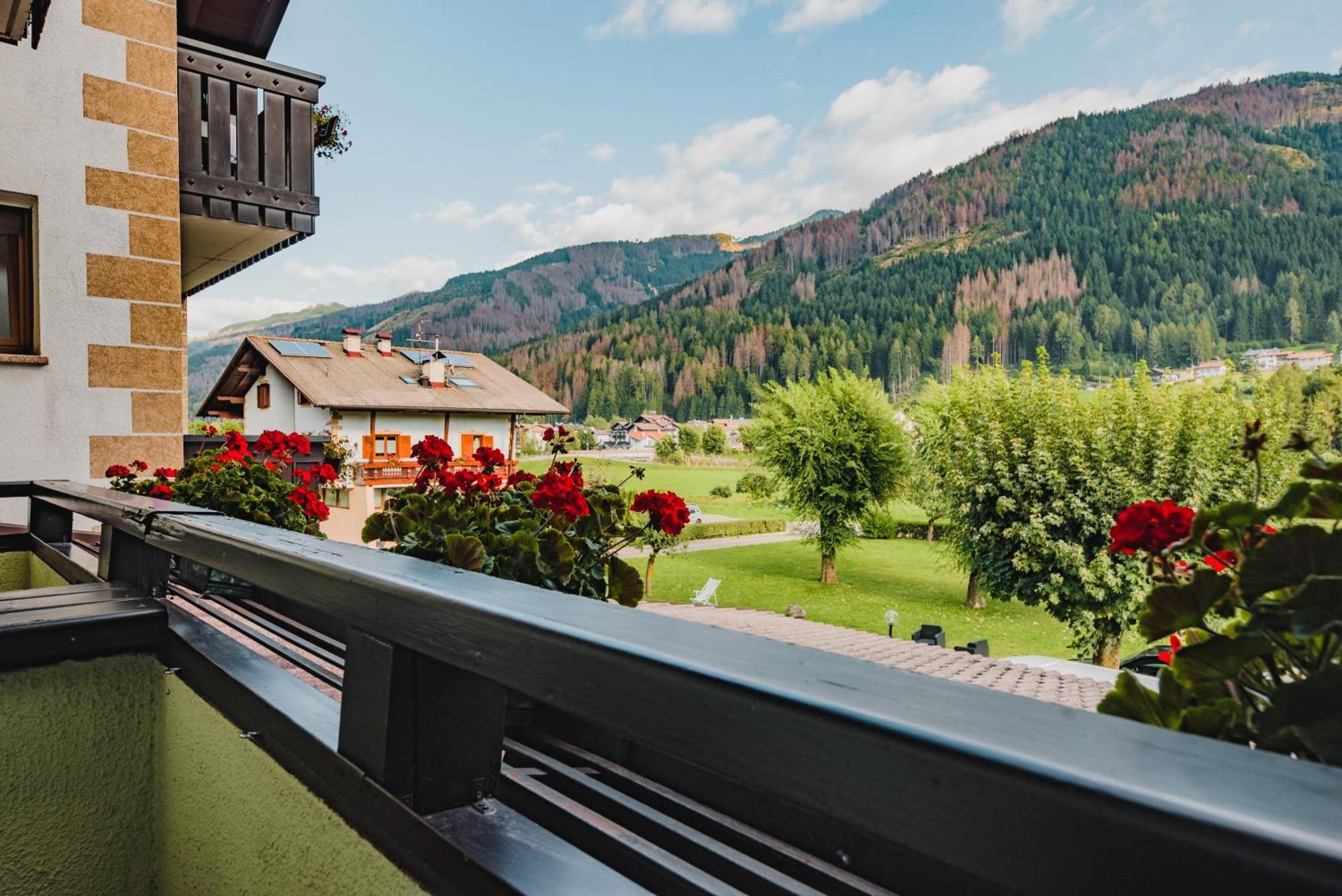 Hotel Montanara Ziano di Fiemme Esterno foto